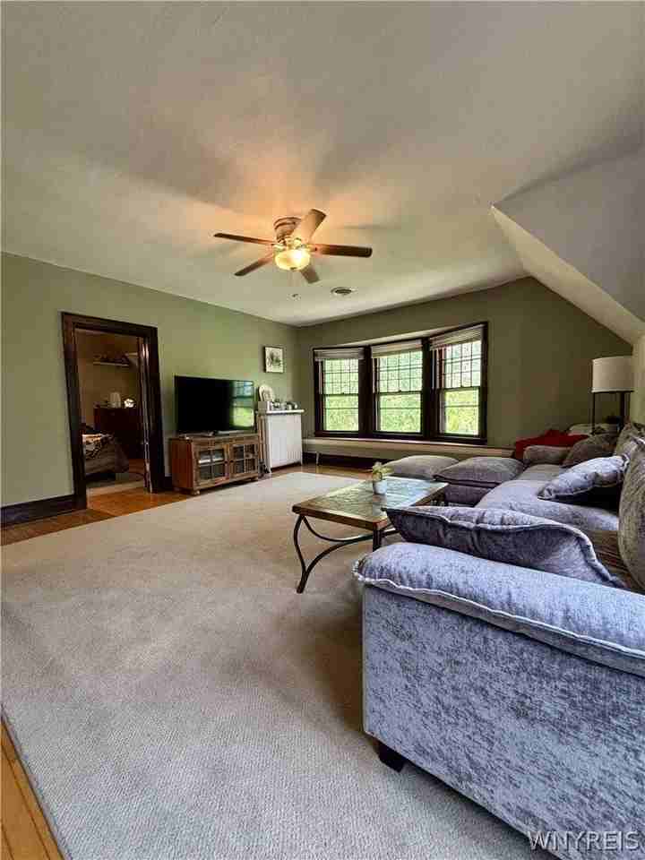115 Bidwell Pkwy - Photo 3 of 13