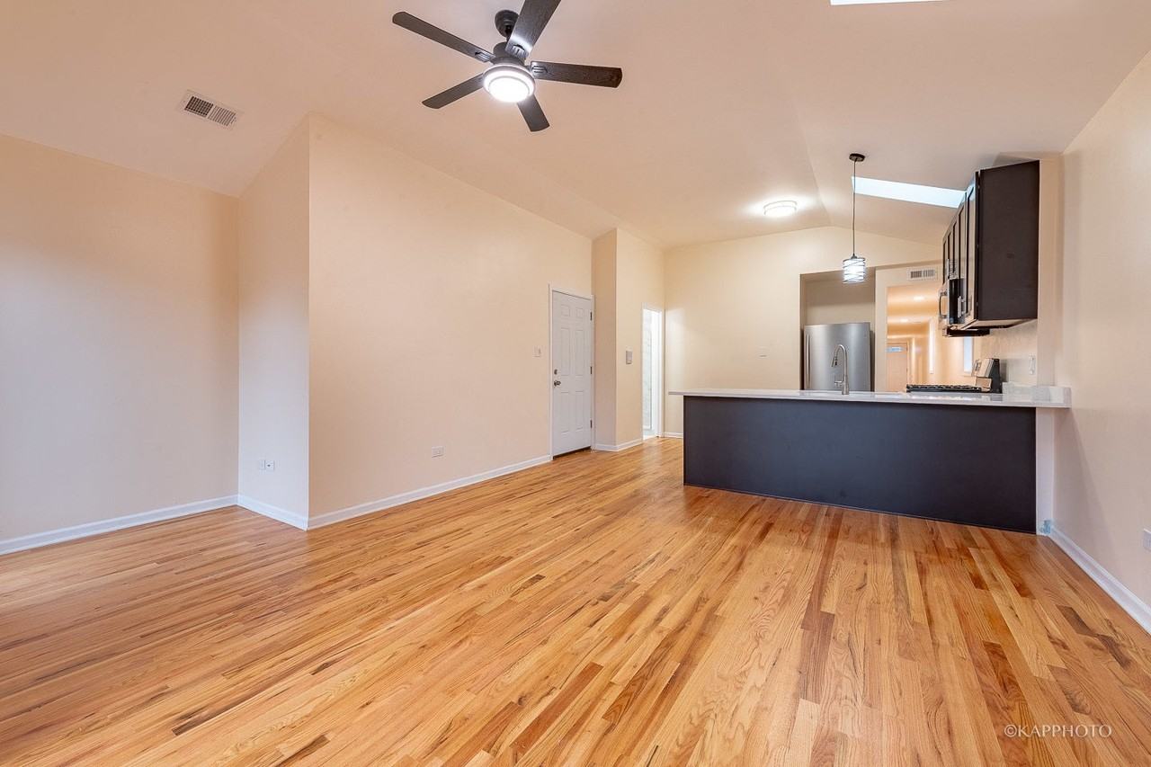 2435 W Polk St - Photo 3 of 28
