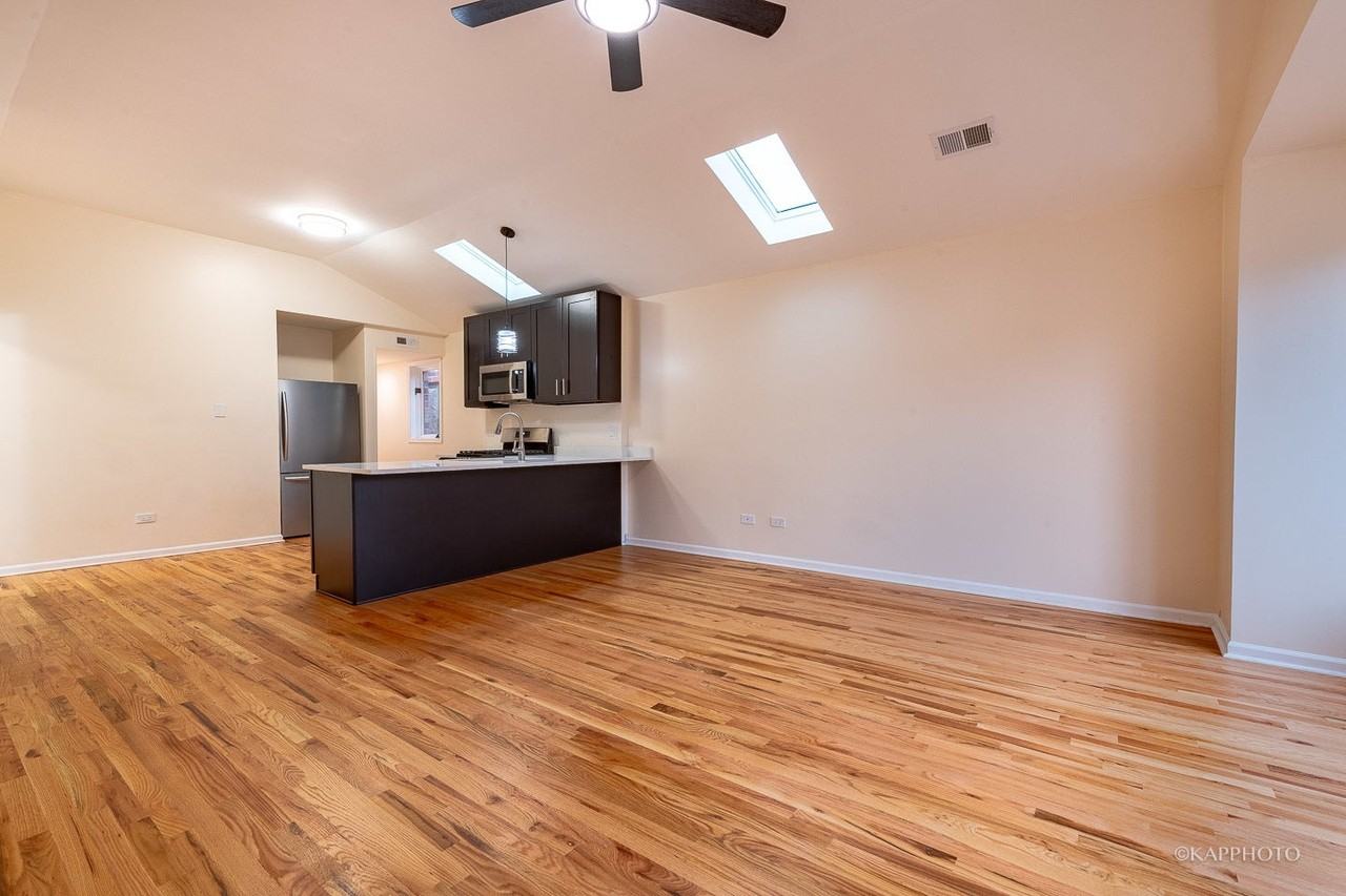 2435 W Polk St - Photo 4 of 28