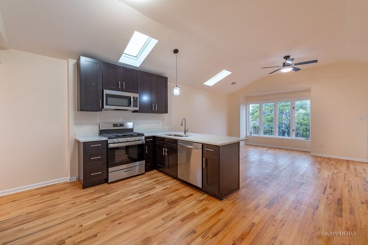 2435 W Polk St - Photo 5 of 28