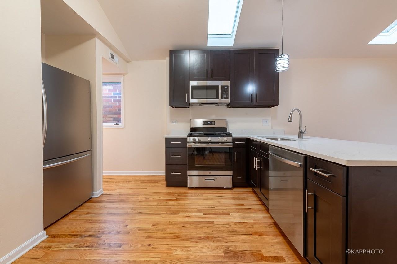 2435 W Polk St - Photo 6 of 28