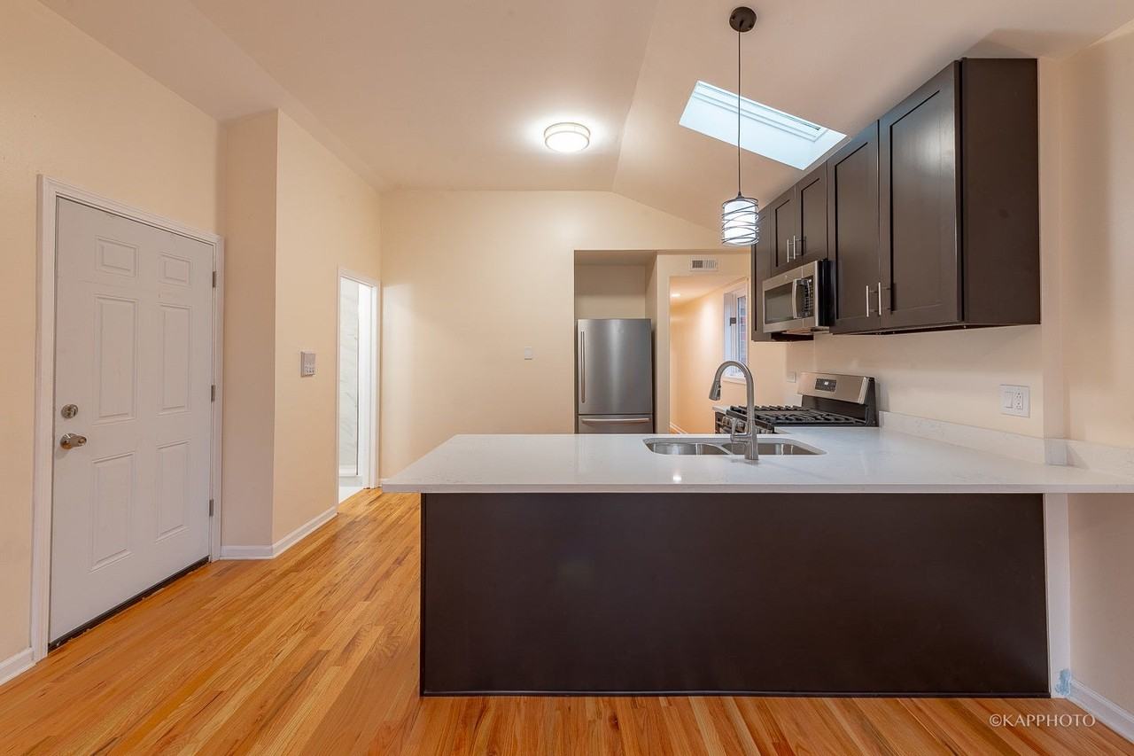 2435 W Polk St - Photo 7 of 28