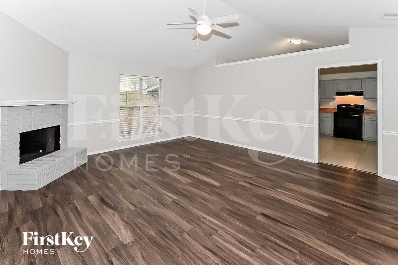 6495 Westbury Ave - Photo 2 of 15