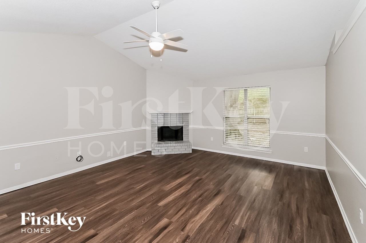 6495 Westbury Ave - Photo 4 of 15