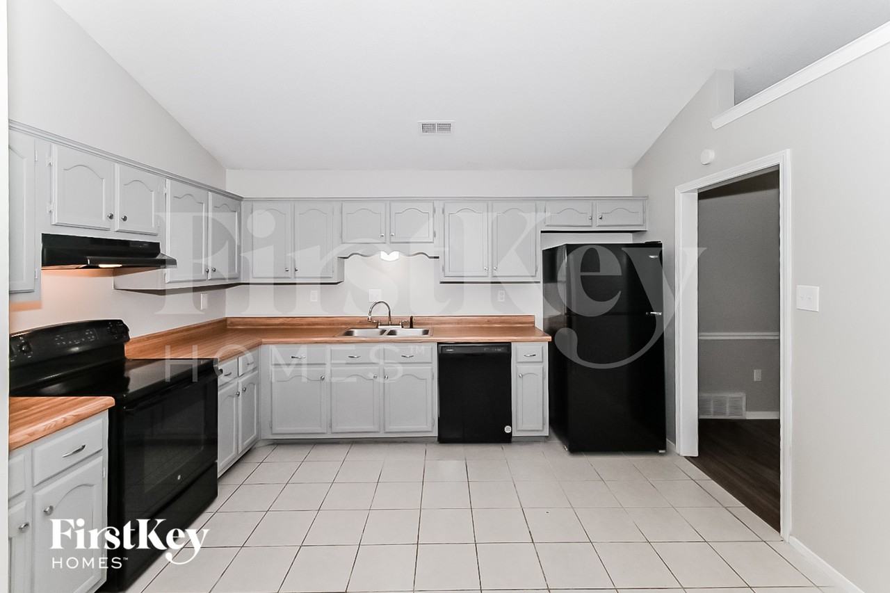 6495 Westbury Ave - Photo 6 of 15
