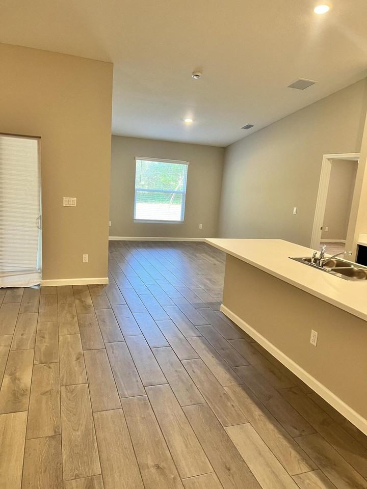 5951 Nw Baynard Dr - Photo 7 of 42