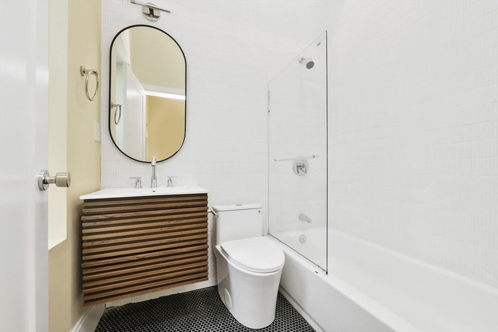 184 Paris St - Photo 3 of 16