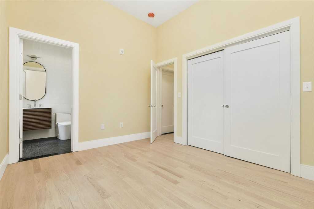 184 Paris St - Photo 4 of 16