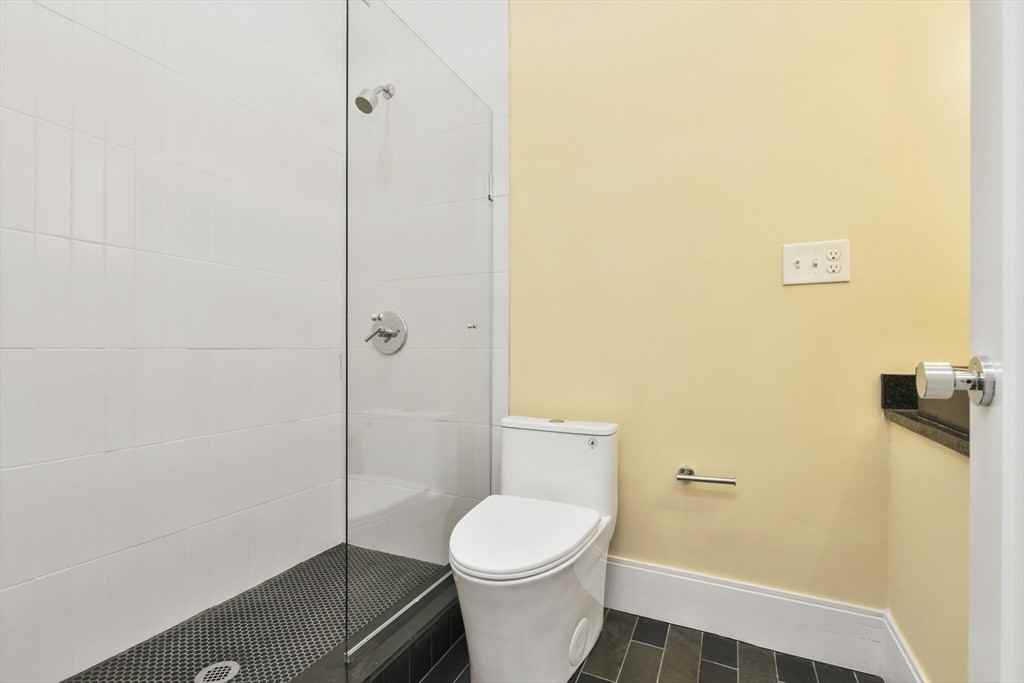 184 Paris St - Photo 6 of 16