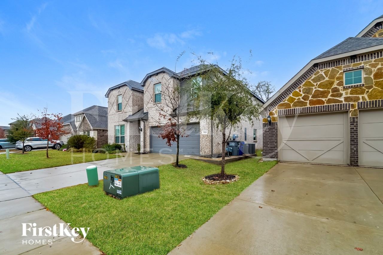 2815 Willow Ln - Photo 2 of 16