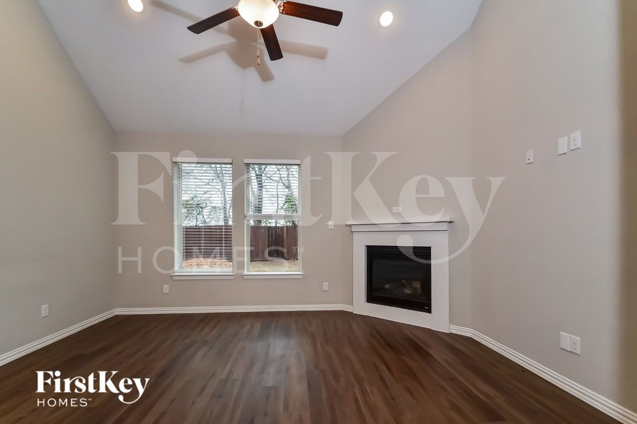 2815 Willow Ln - Photo 3 of 16