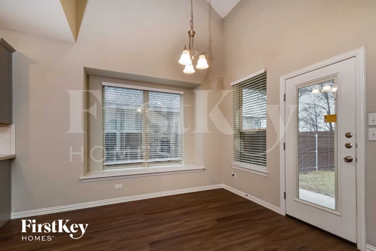 2815 Willow Ln - Photo 4 of 16