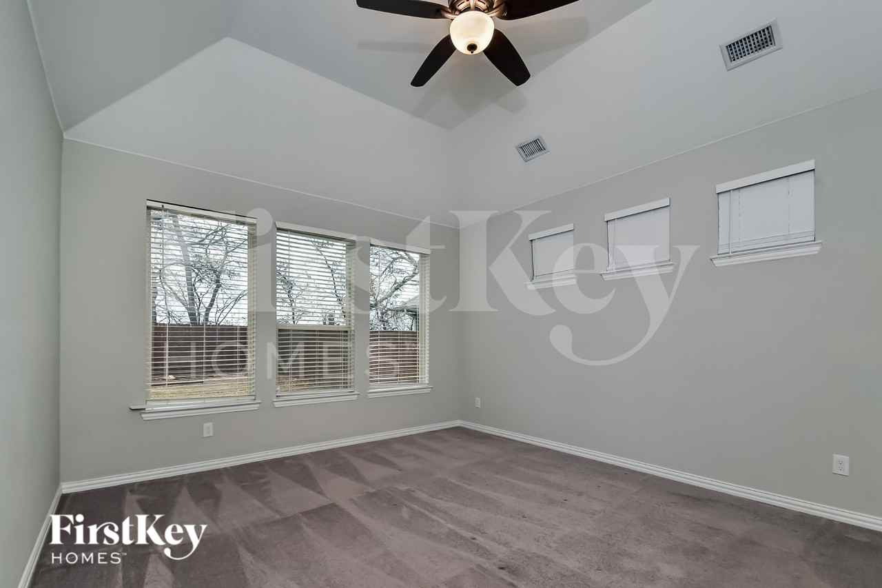 2815 Willow Ln - Photo 6 of 16