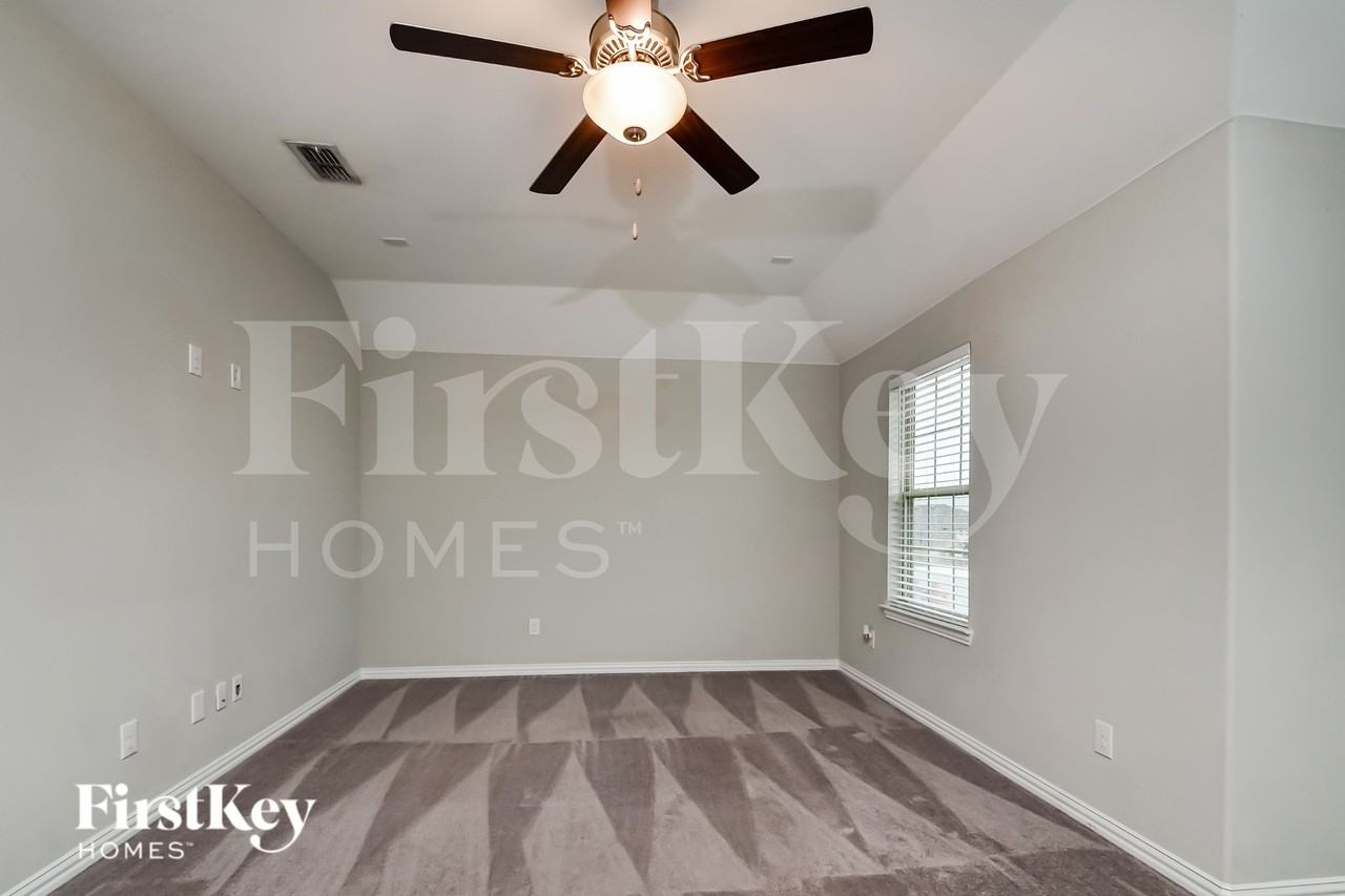 2815 Willow Ln - Photo 7 of 16