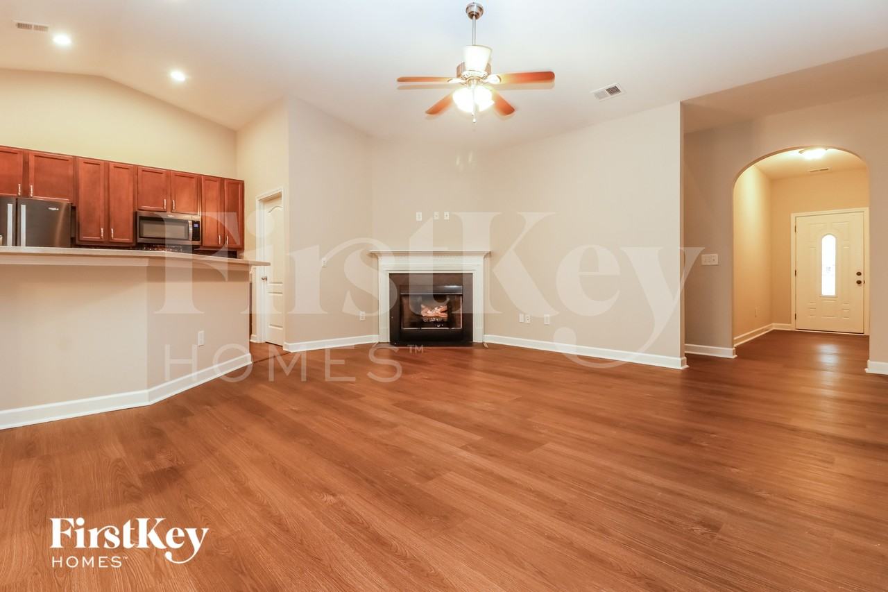 505 Crossland Dr - Photo 2 of 15