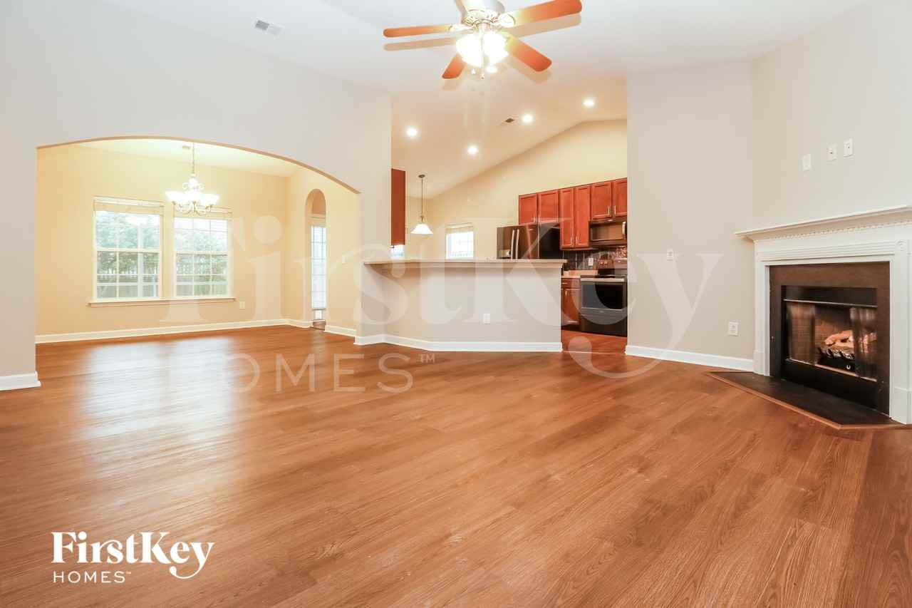 505 Crossland Dr - Photo 3 of 15