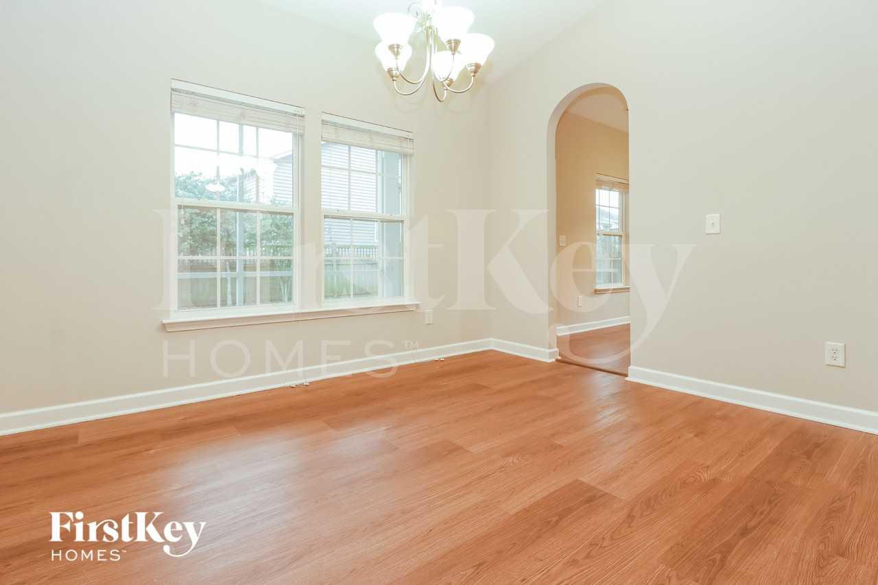 505 Crossland Dr - Photo 4 of 15