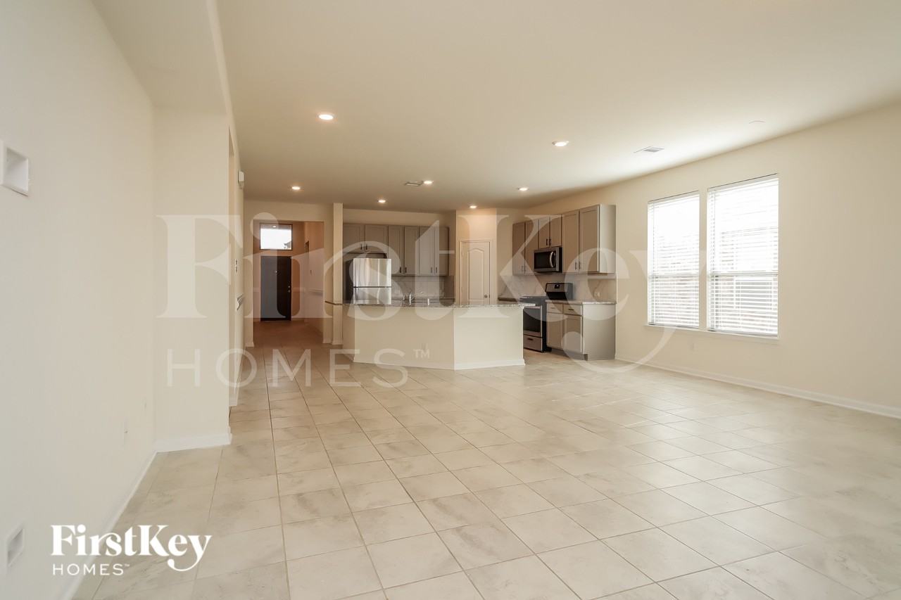 22211 Davenport Downs Ln - Photo 4 of 15