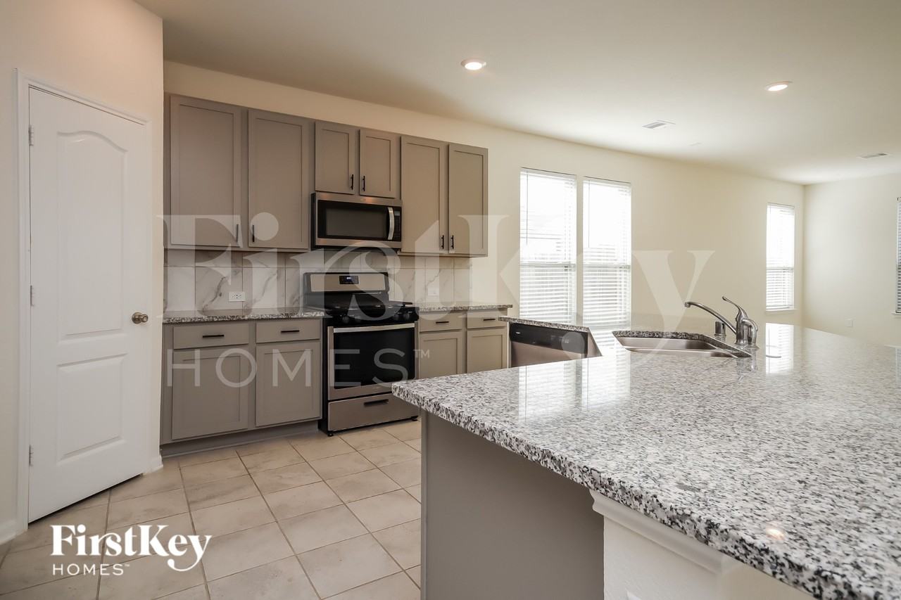 22211 Davenport Downs Ln - Photo 5 of 15