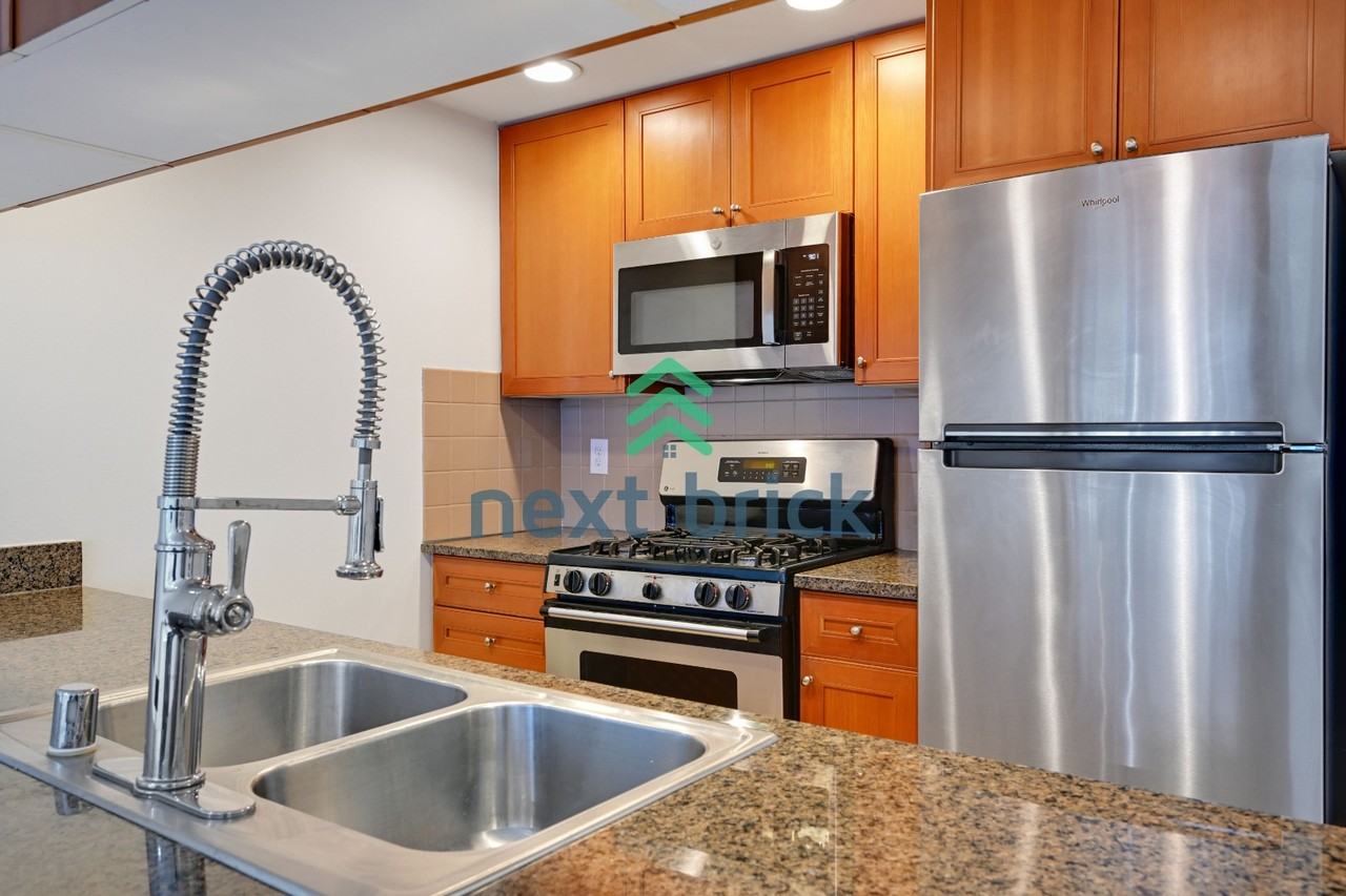 1420 Terry Ave #906 - Photo 3 of 13
