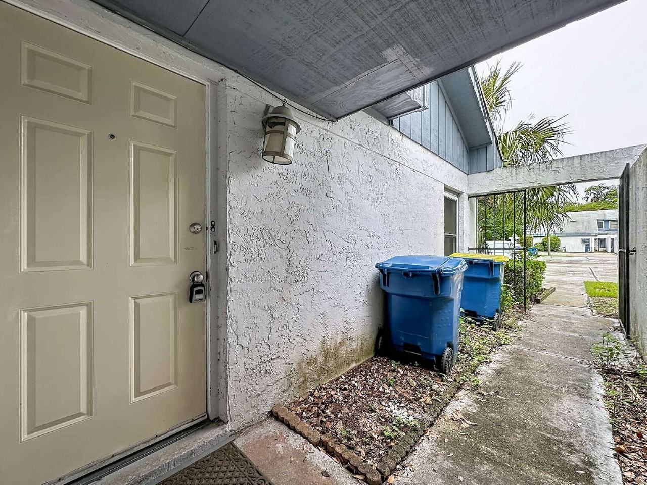 2857 Wonderwood Ln - Photo 3 of 44