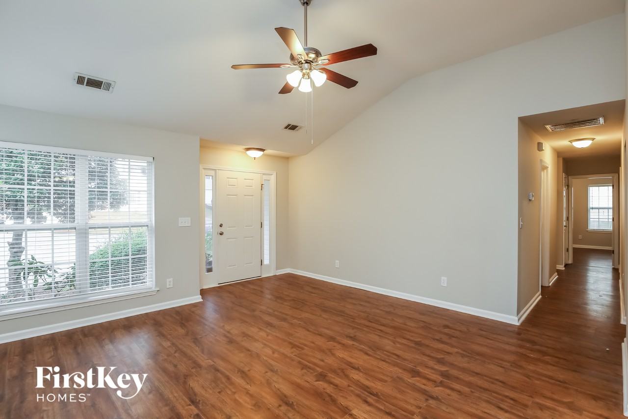 900 Charleston Ct - Photo 2 of 15