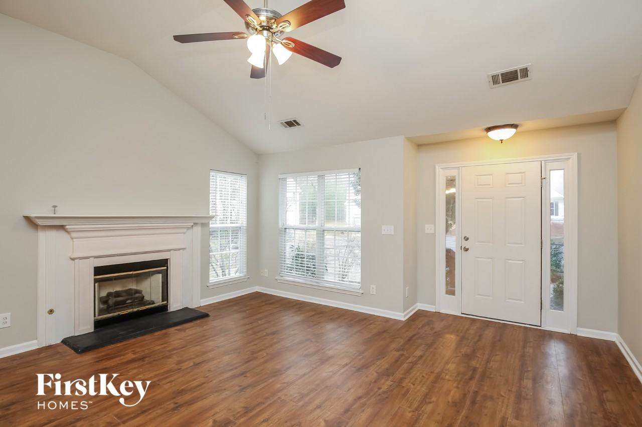 900 Charleston Ct - Photo 4 of 15