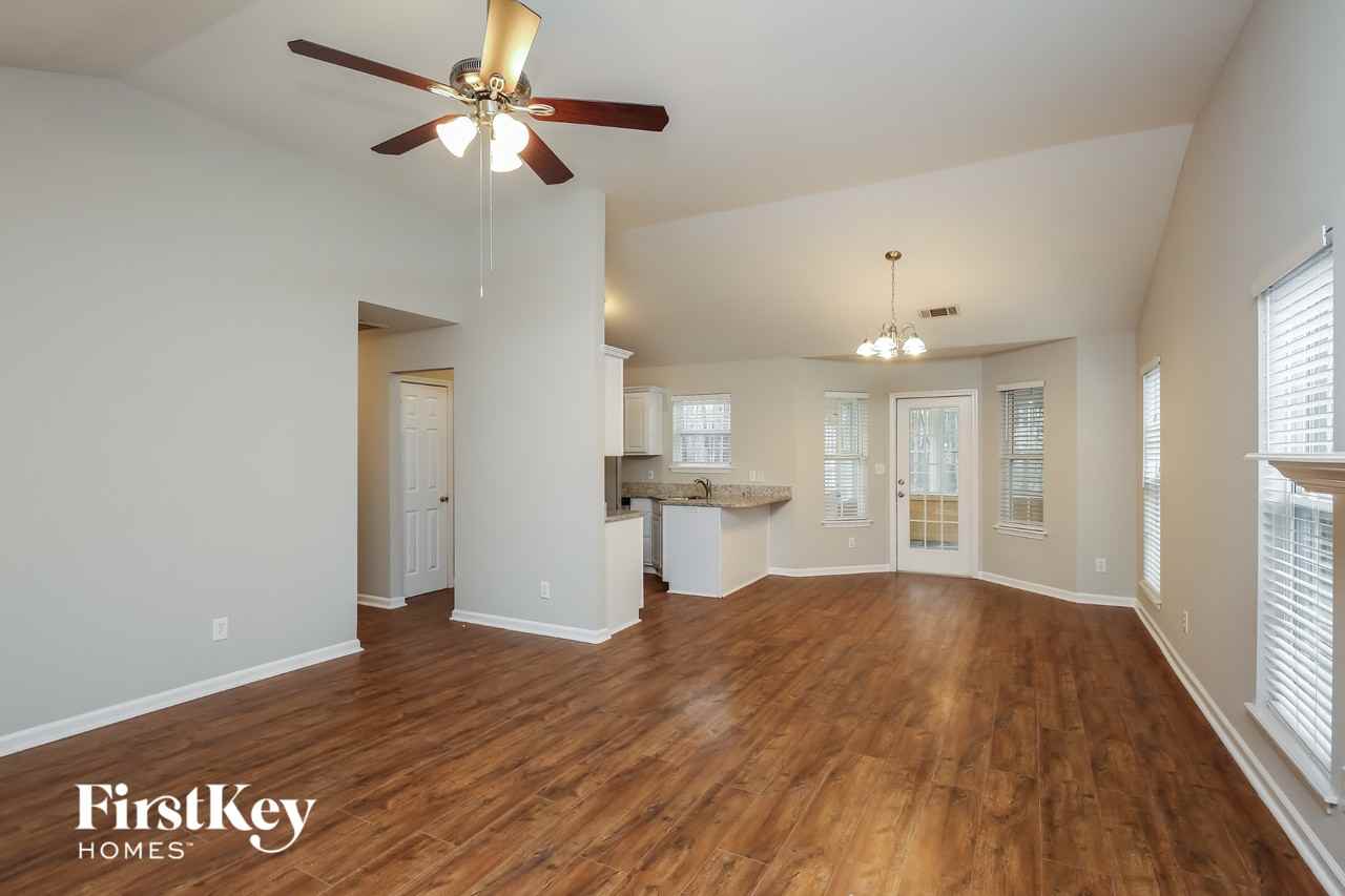 900 Charleston Ct - Photo 5 of 15
