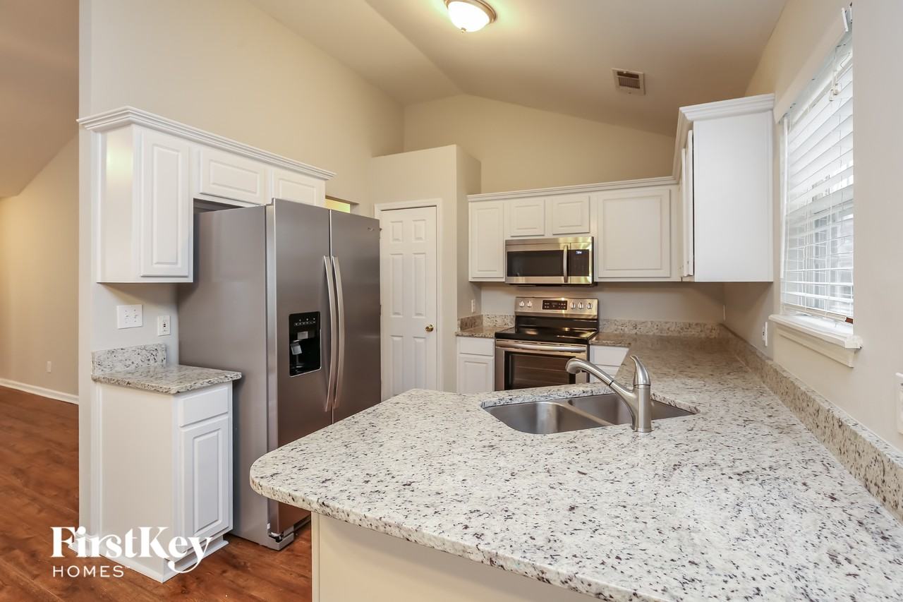 900 Charleston Ct - Photo 6 of 15