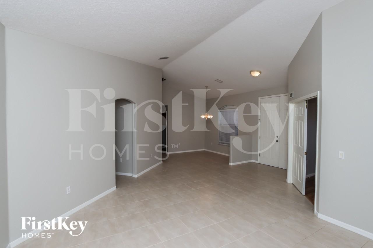1347 Armory Dr Ne - Photo 3 of 16