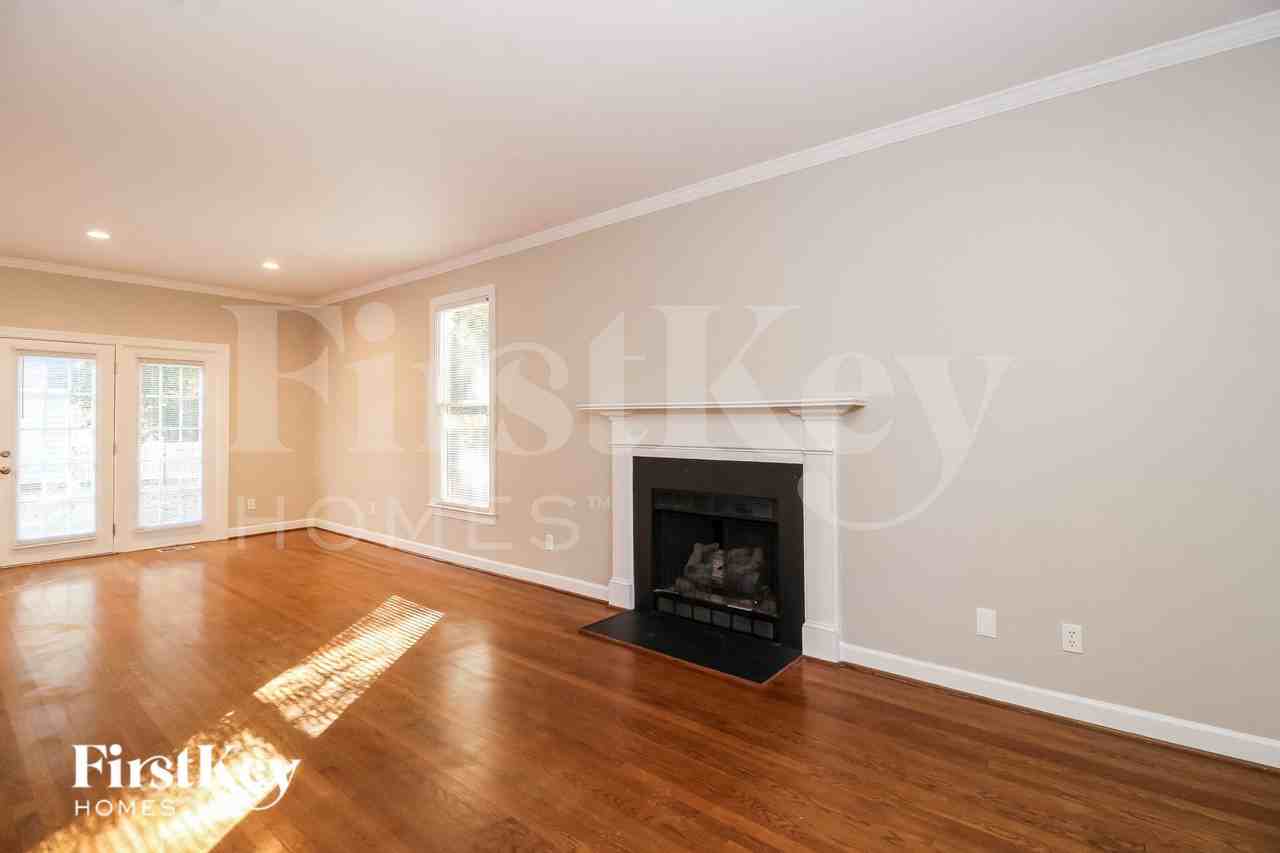 1909 Fernwood Dr - Photo 4 of 15