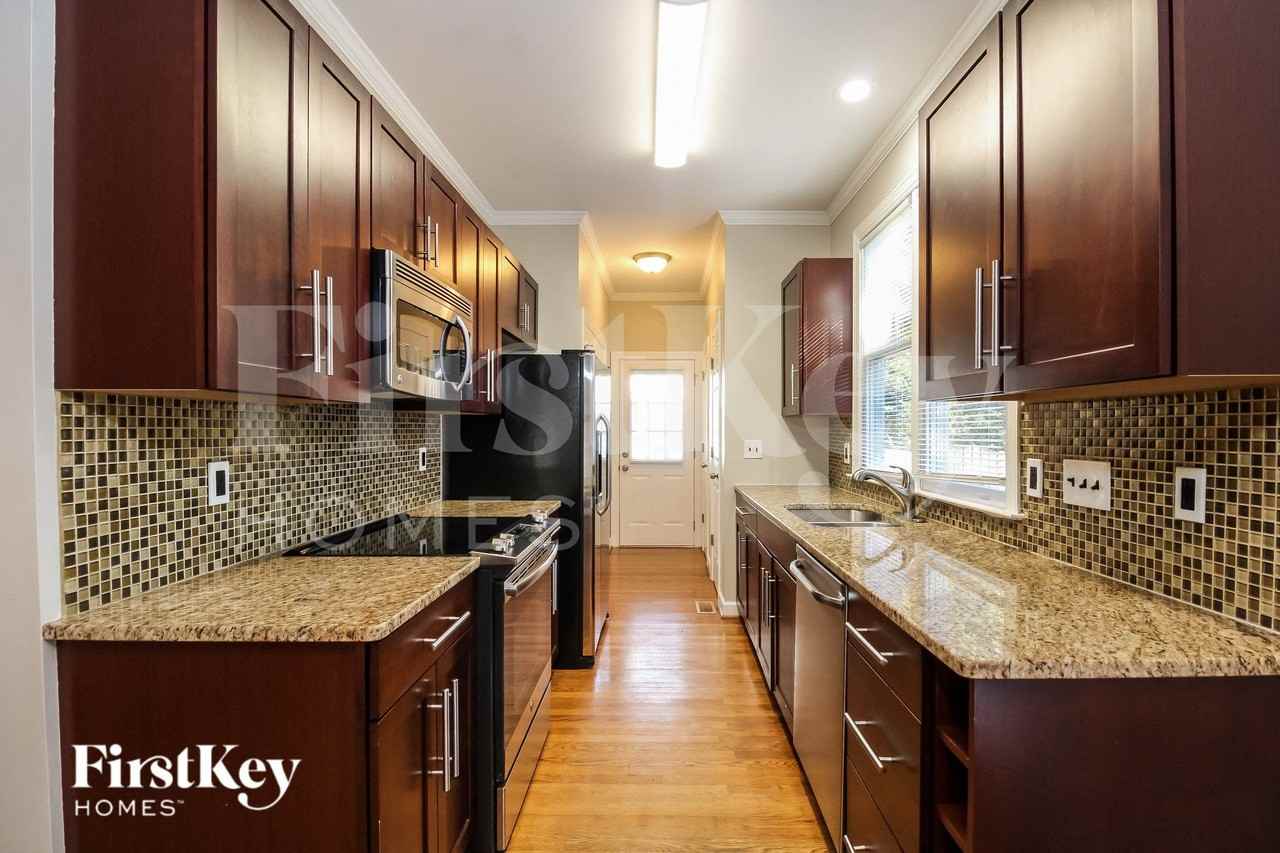 1909 Fernwood Dr - Photo 5 of 15