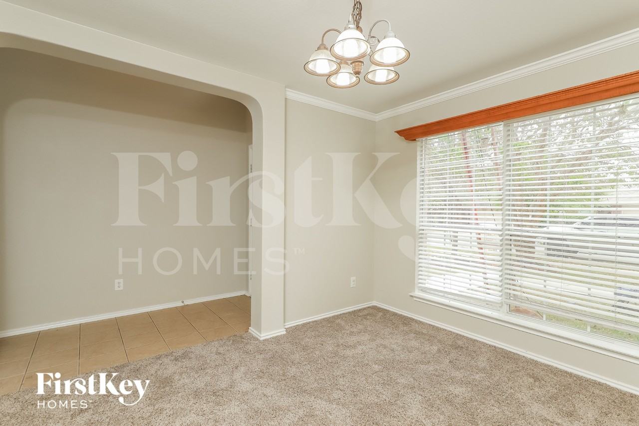 315 Donalan Dr - Photo 4 of 15