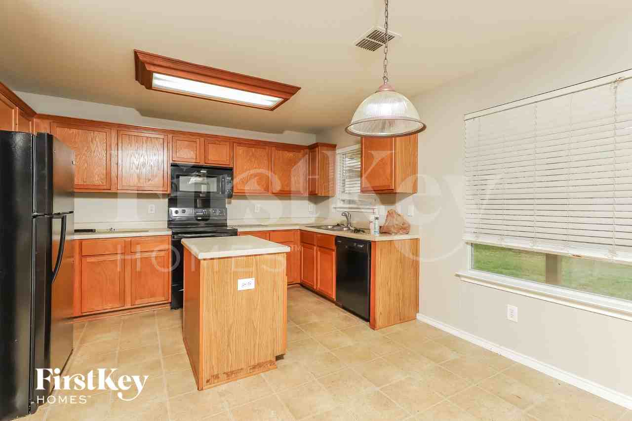 315 Donalan Dr - Photo 5 of 15