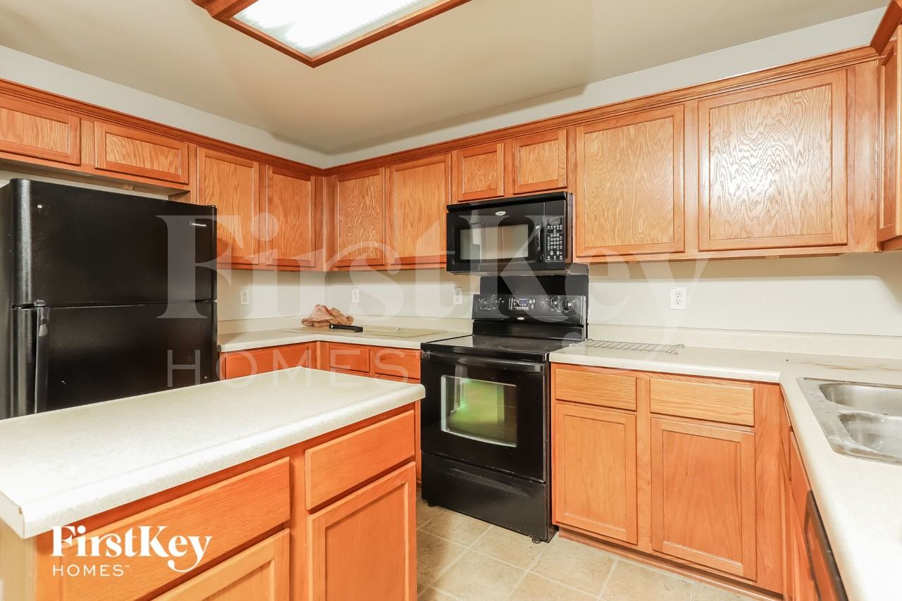 315 Donalan Dr - Photo 6 of 15