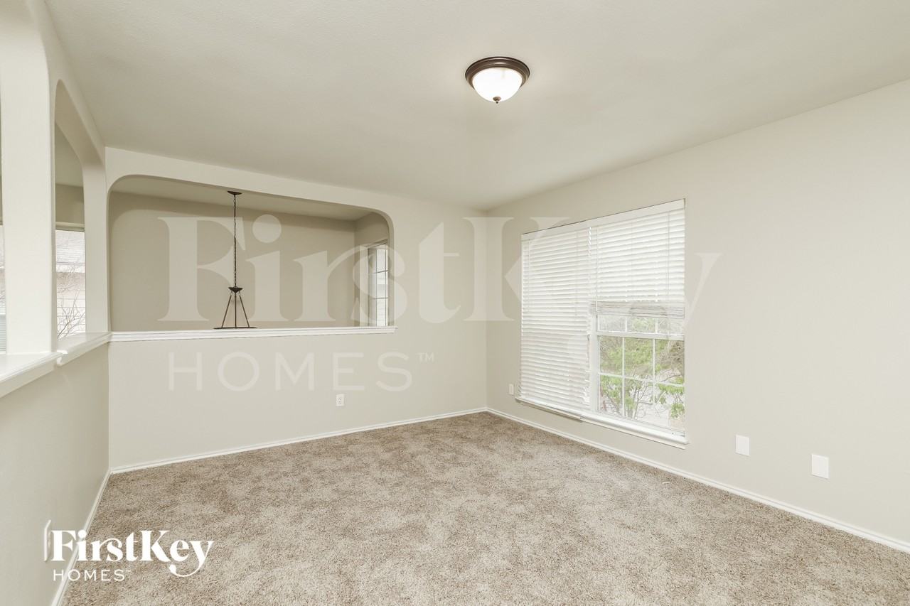 315 Donalan Dr - Photo 7 of 15
