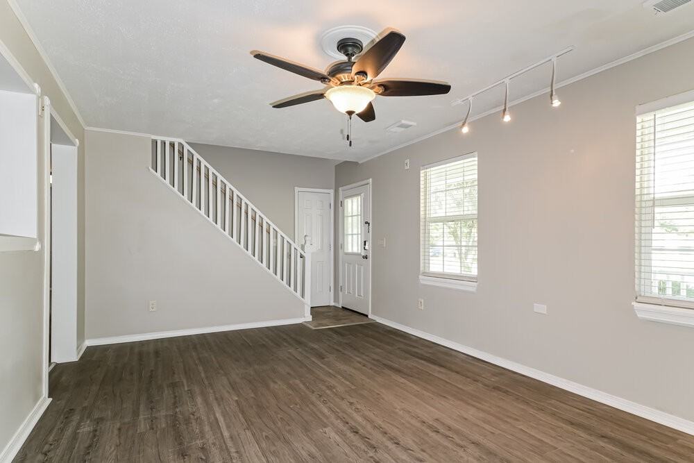 705 Aster Ln - Photo 6 of 17