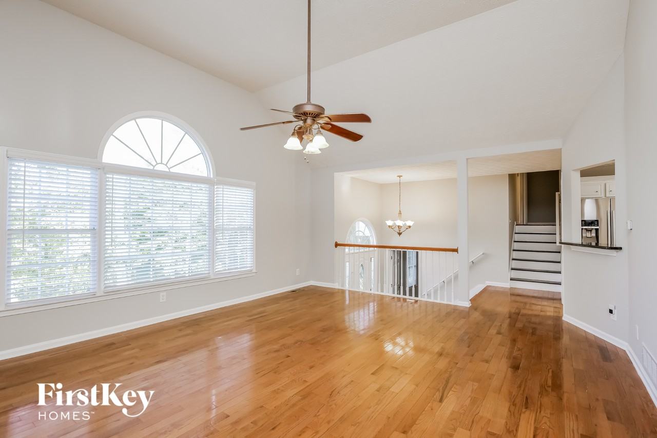 210 Calusa Lake Ct - Photo 4 of 15