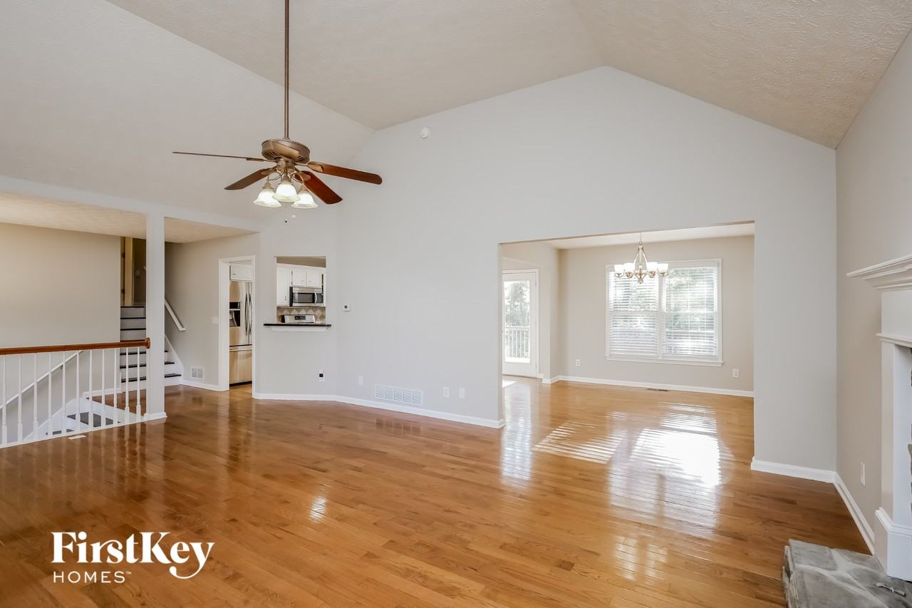 210 Calusa Lake Ct - Photo 5 of 15