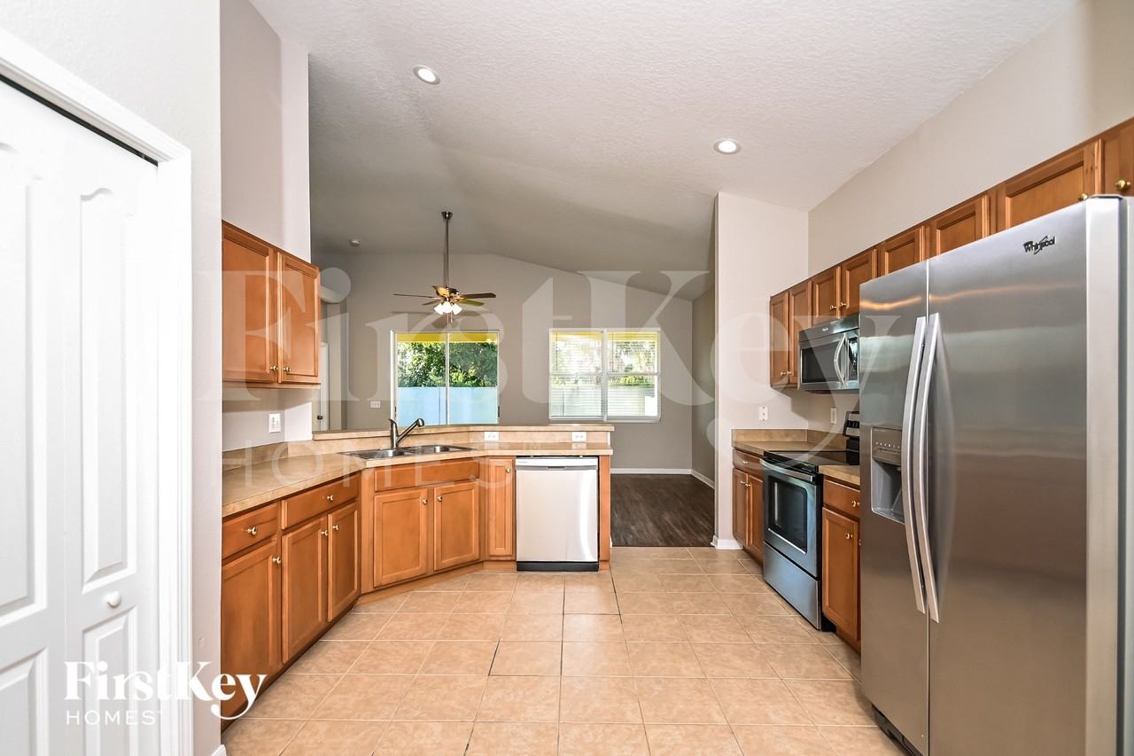 8907 Sandy Plains Dr - Photo 5 of 16