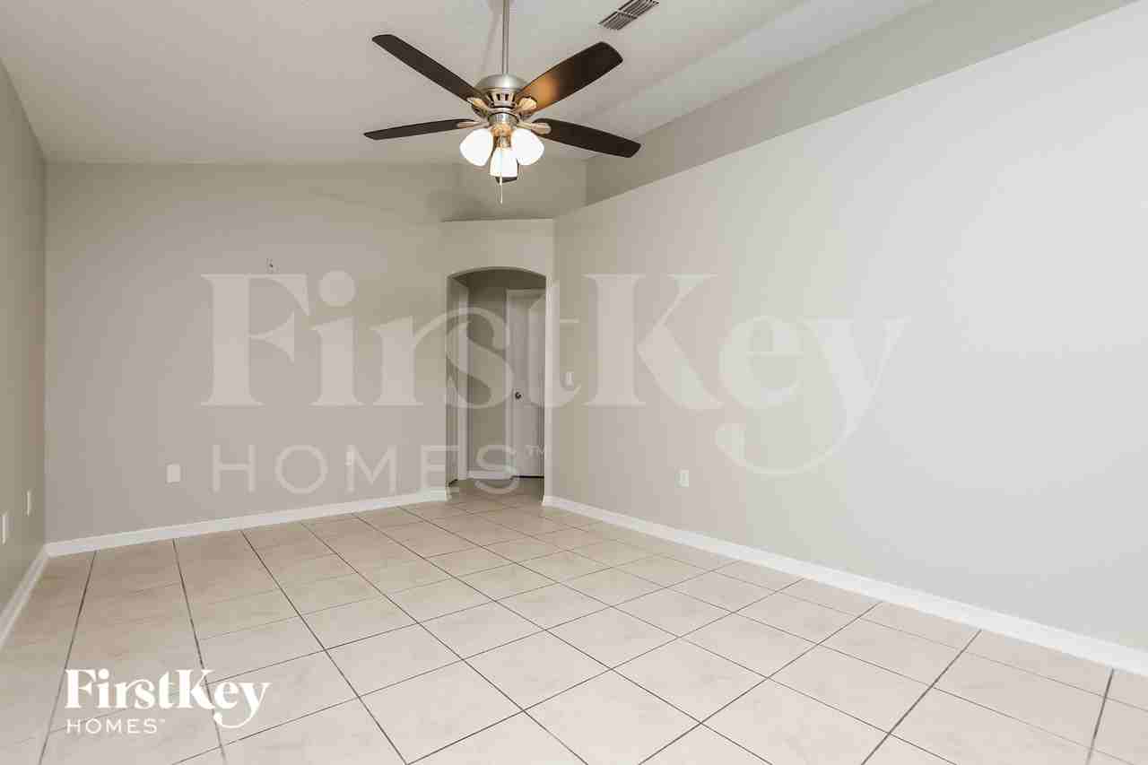 662 Armadillo Dr - Photo 3 of 16