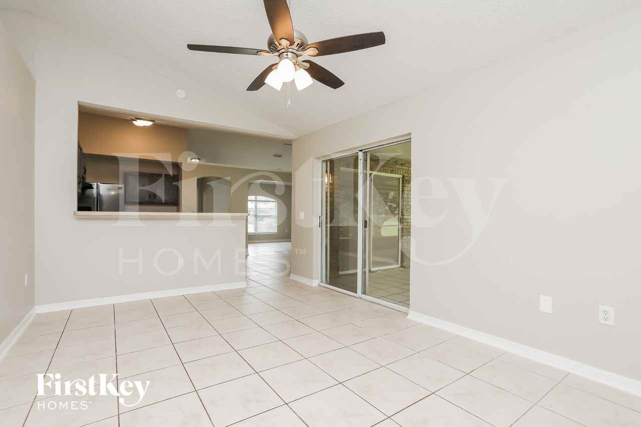 662 Armadillo Dr - Photo 4 of 16