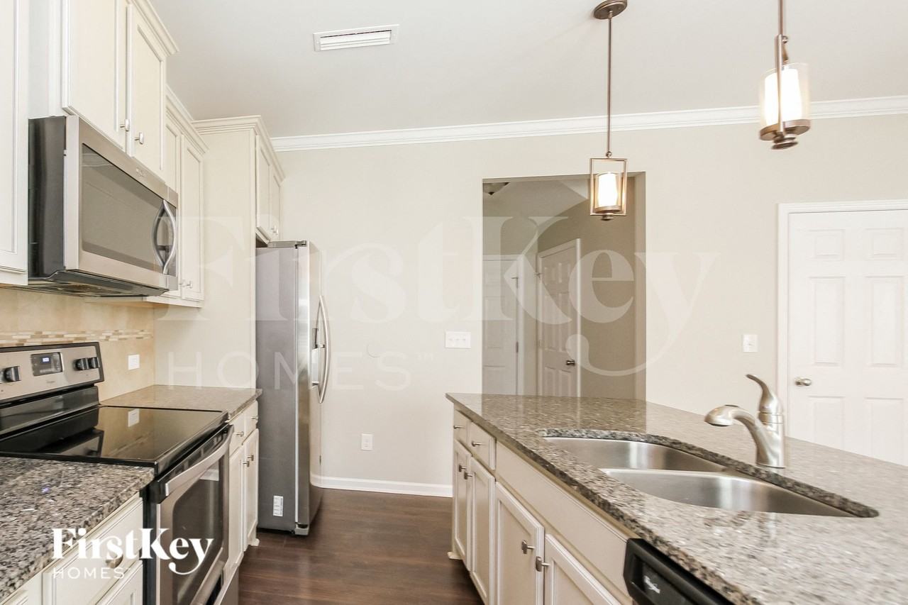 148 Jobe Dr - Photo 5 of 15