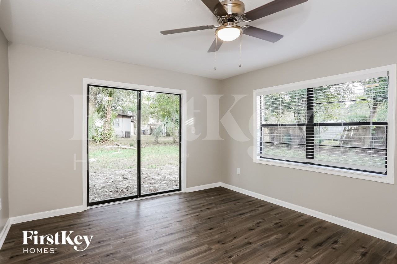 2853 Oakcove Ln - Photo 5 of 16