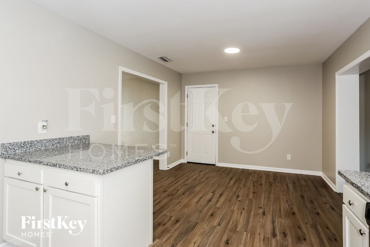 2853 Oakcove Ln - Photo 7 of 16