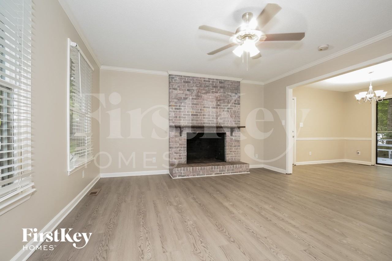 5021 Westhaven Ln - Photo 3 of 15