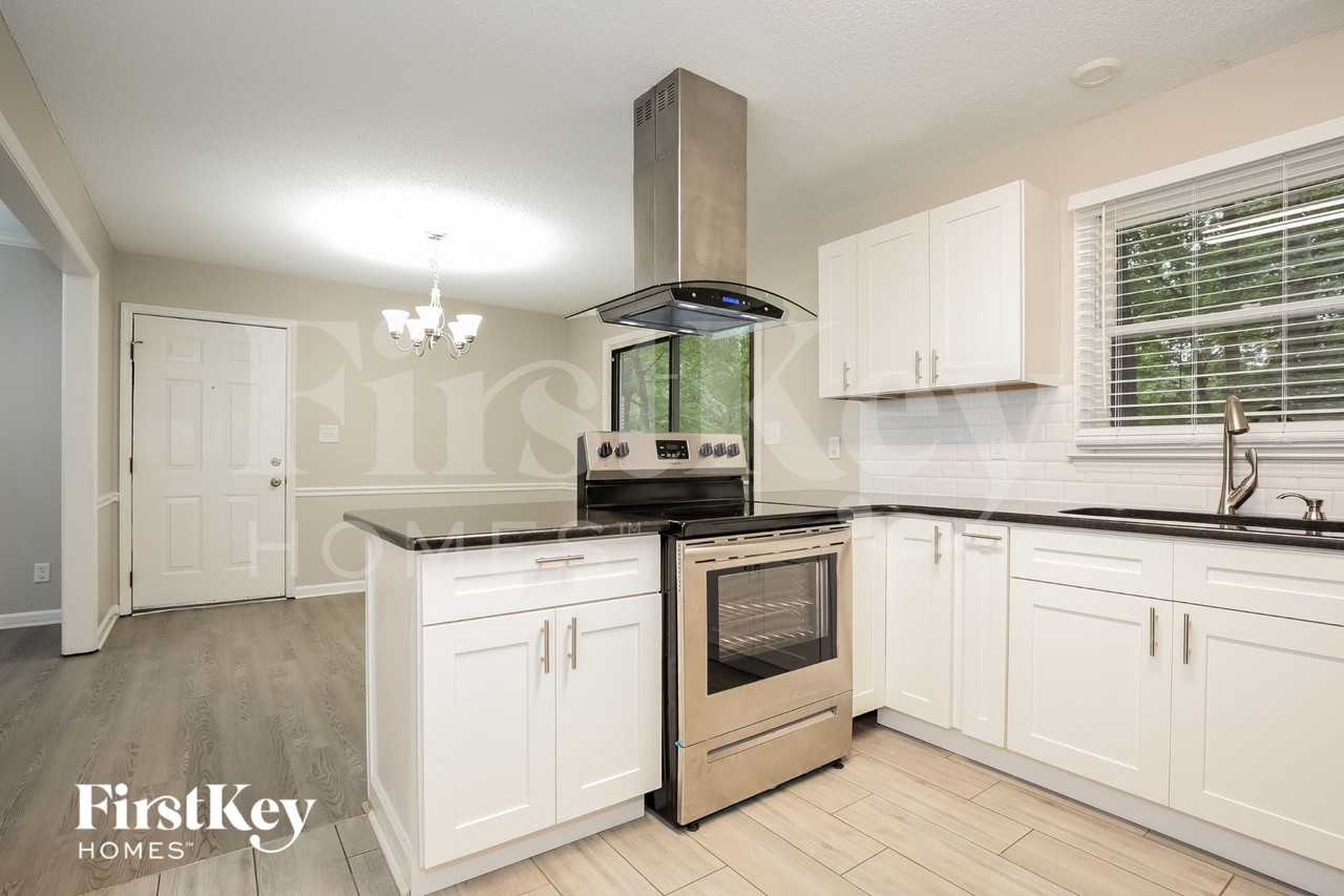 5021 Westhaven Ln - Photo 6 of 15