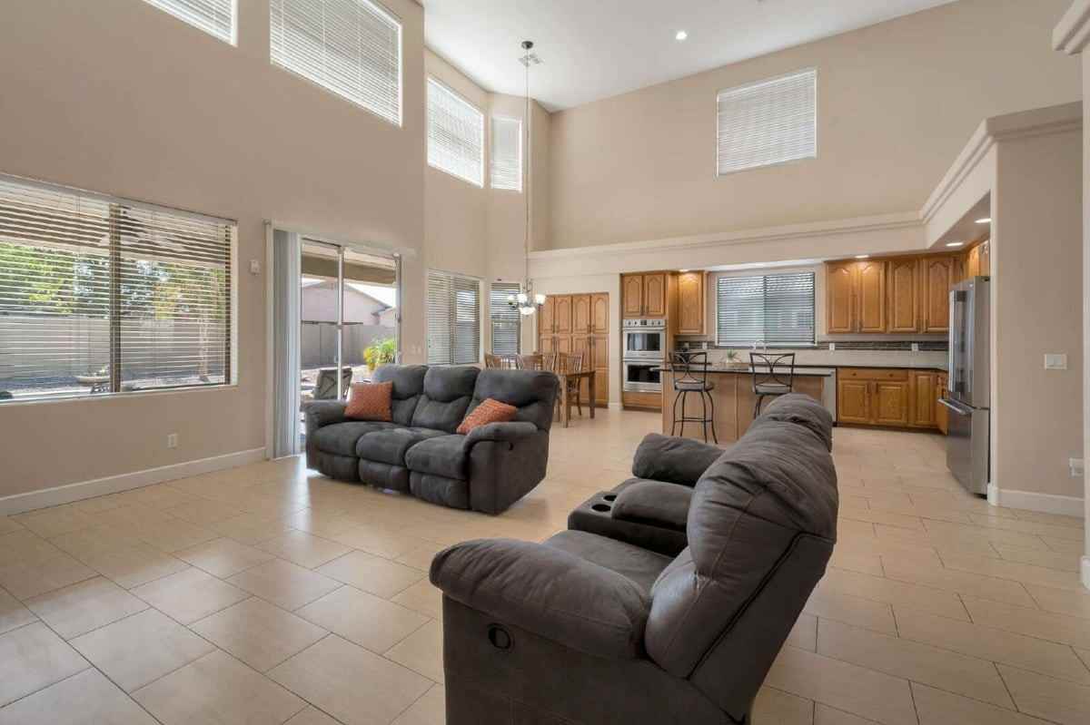 21987 N Balboa Dr - Photo 7 of 32