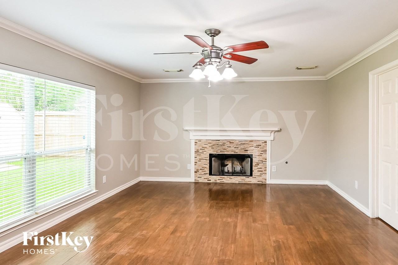 8008 Blue Jay St - Photo 4 of 15