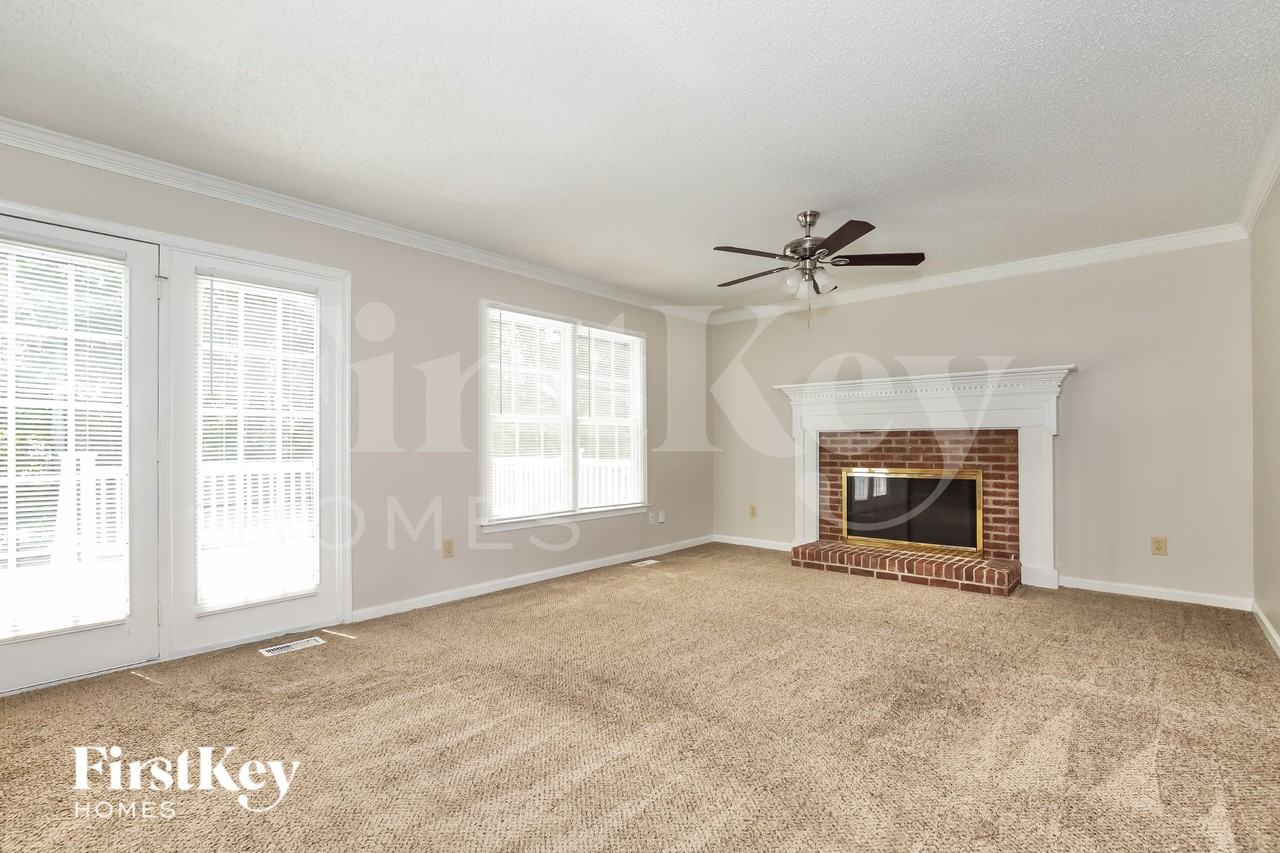 5017 Windermere Dr - Photo 4 of 16